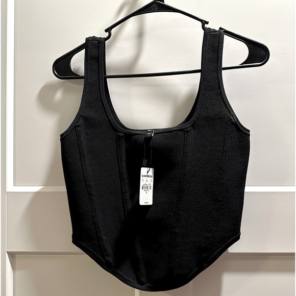 Black Fitted Cropped Top - Picture 3 of 3